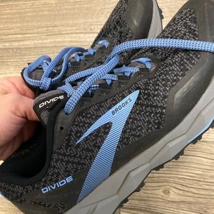 Brooks Trail Running Sneakers. Size 8.